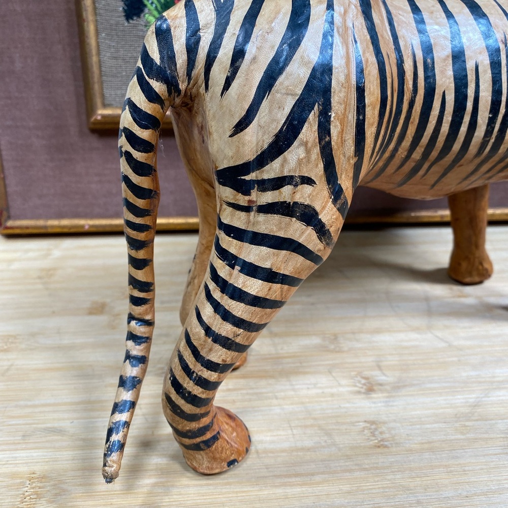 Vintage leather wrapped tiger statue figure 10” x 16” jungle cat sculpture - Picture 4 of 13
